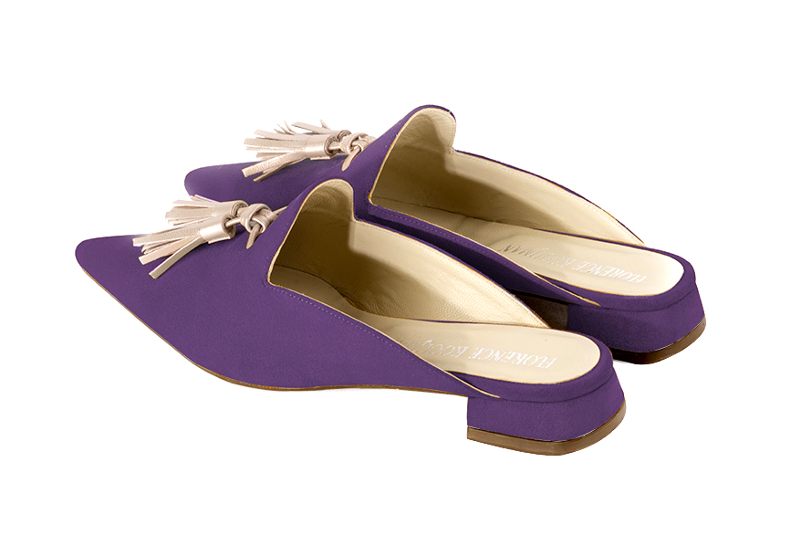 Mules mocassin élégantes et raffinées, coloris violet améthyste et or doré. Bout pointu. Plat. Talon évasé. Cérémonie, soirée, cocktail, évènementiel. Personnalisation : Choix des cuirs, 
                des couleurs et des talons. Petites et grandes pointures. - Florence KOOIJMAN